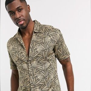 Only & Sons button down leaf pattern with tigers, medium